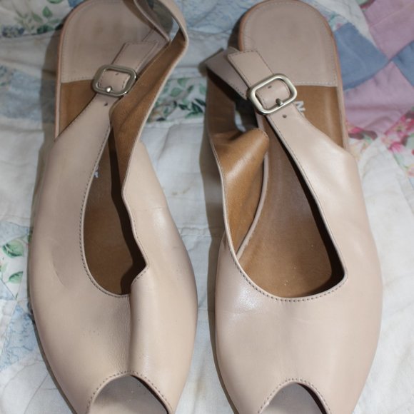 naturalizer open toe sandals